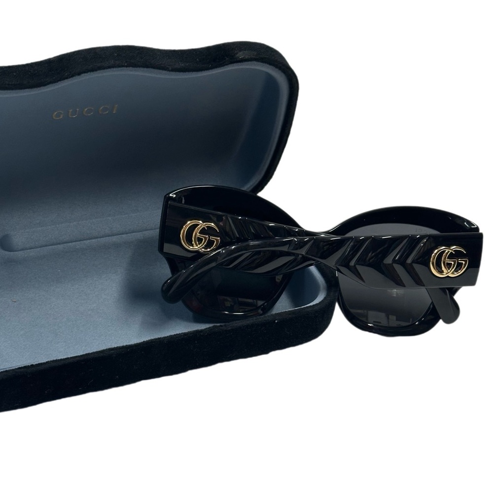 Gucci Sunglasses with Case - Picture 4 of 11